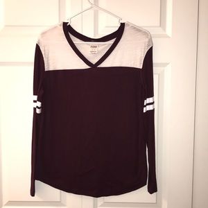 Long sleeve, v-neck shirt